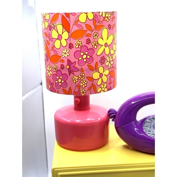 American Girl Doll Julie Bedside Table Shag Rug Jiffy Pop Sunglasses - Picture 2 of 8